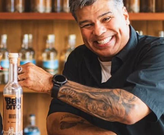 Grupo Hungry recebe lançamento exclusivo do Bendito Licor, que tem como embaixador Maurício Mattar, no Bar Jobim