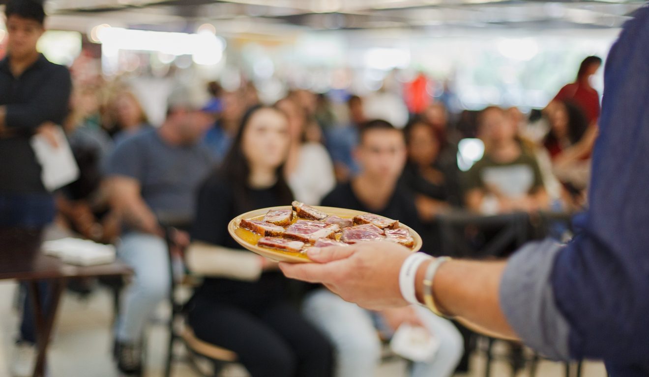 Encontro de sabores e tradições culinárias no Festival Tutano, realizado no MON em Curitiba
