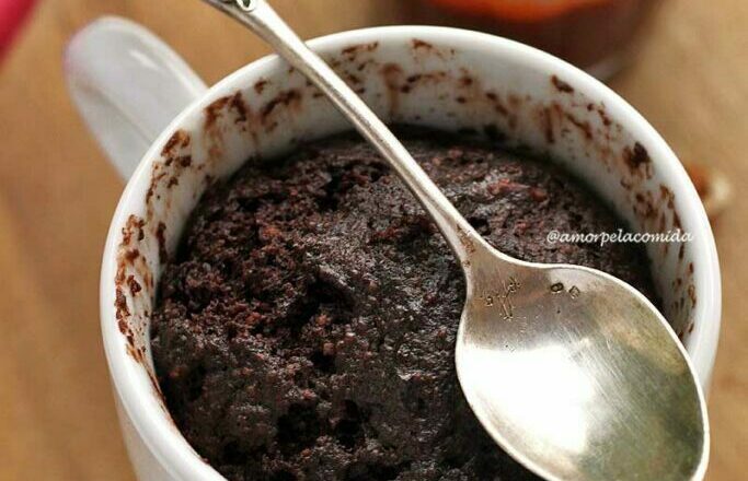 Delicioso bolo de caneca de chocolate vegano, sem glúten!