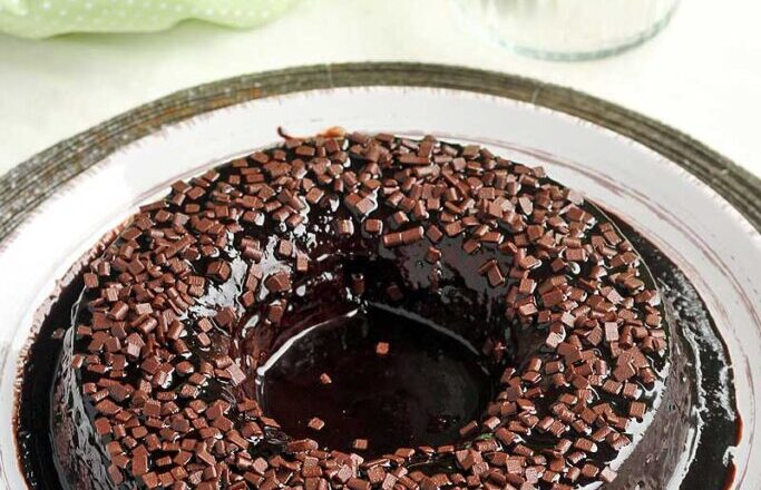Como fazer um delicioso pudim de chocolate sem leite condensado de forma prática.