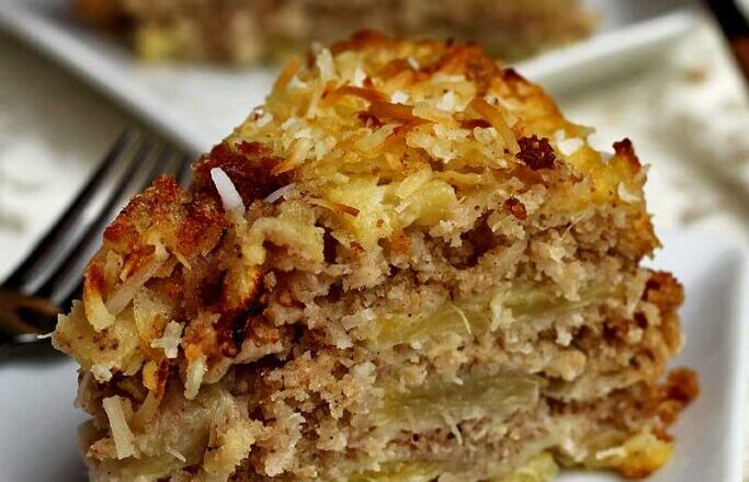 Receita fácil e saudável de torta de abacaxi sem farinha com aveia.