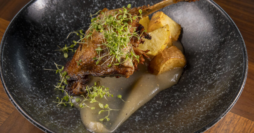 Clara Resorts reformula cardápios com assinatura da chef e CEO Taiza Krueder