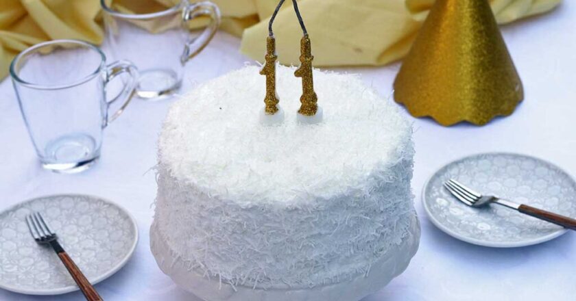 Delícia Tropical: Bolo de Abacaxi com Coco Sem Açúcar para Celebrar Seu Aniversário